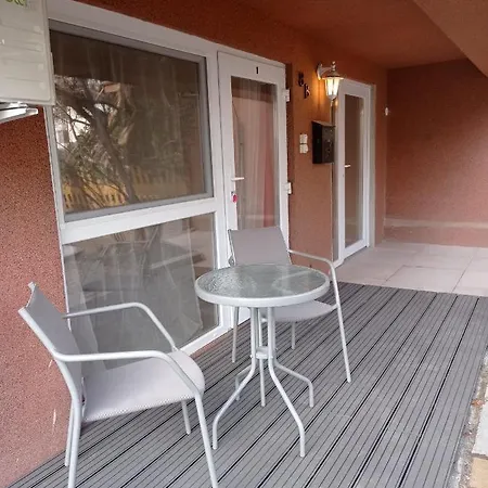 Tavaszhaz Apartment *