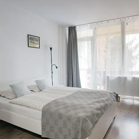 Tavaszhaz Apartment *