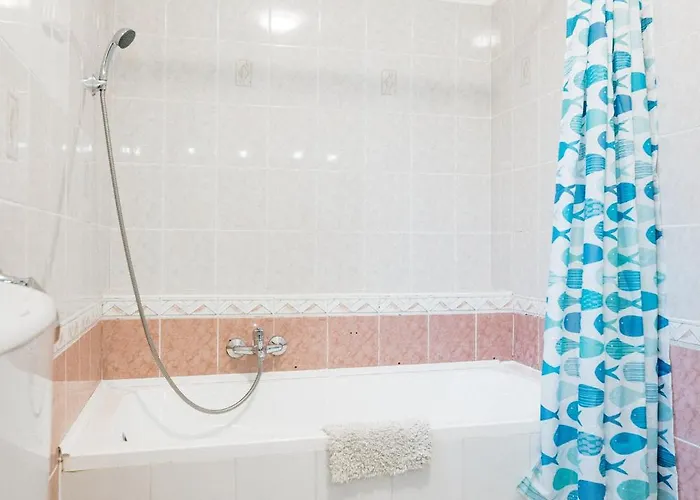 Tavaszhaz באלאטונפורד