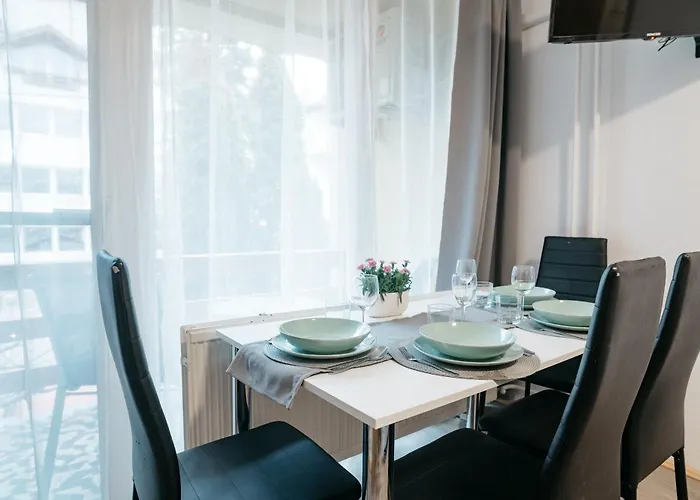 Tavaszhaz * באלאטונפורד